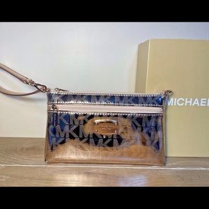 Michael kors wristlet